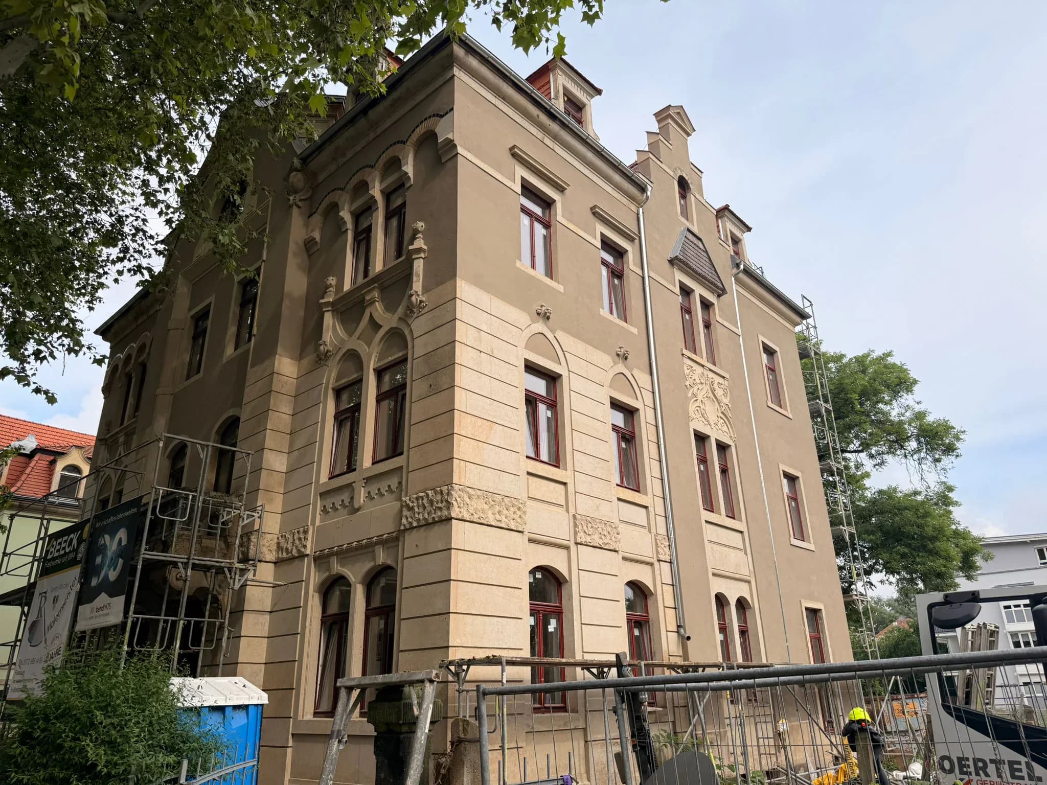 Denkmalgeschützte Villa in Pirna während der Fassadensanierung